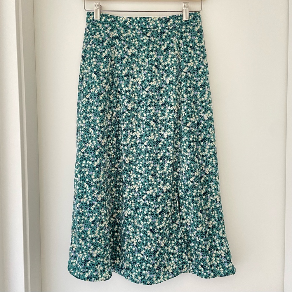 Uniqlo floral midi skirt with side front slit.